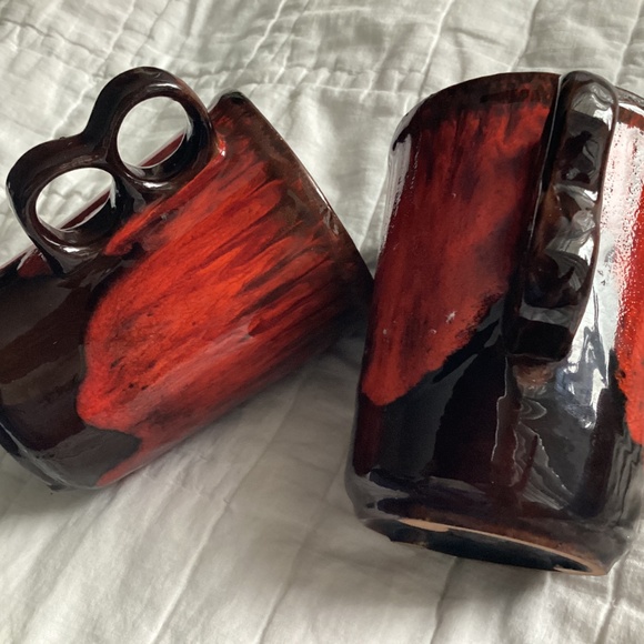 SET OF TWO VINTAGE DRIP GLAZE POTTERY MUGS - Picture 9 of 9